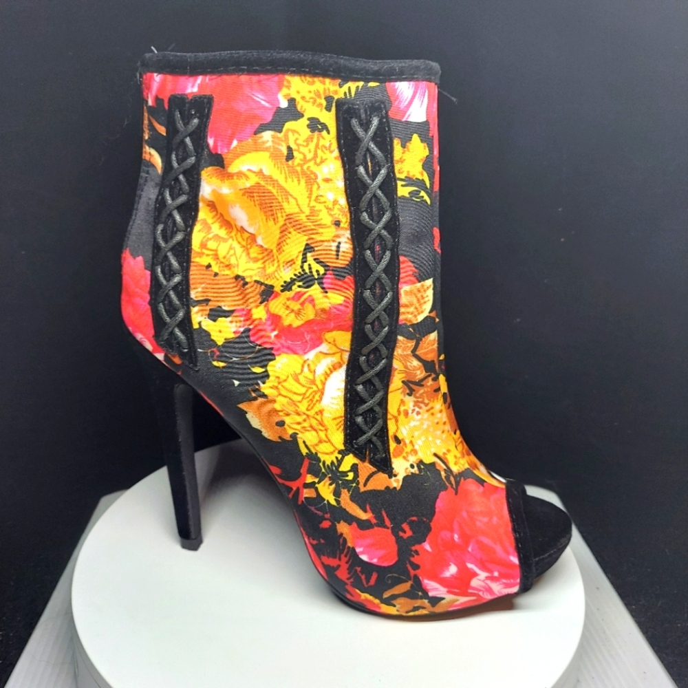 M Madison by Shoe Dazzle Open Toe Black Velvet Trim/Heel Ankle Boot Stiletto